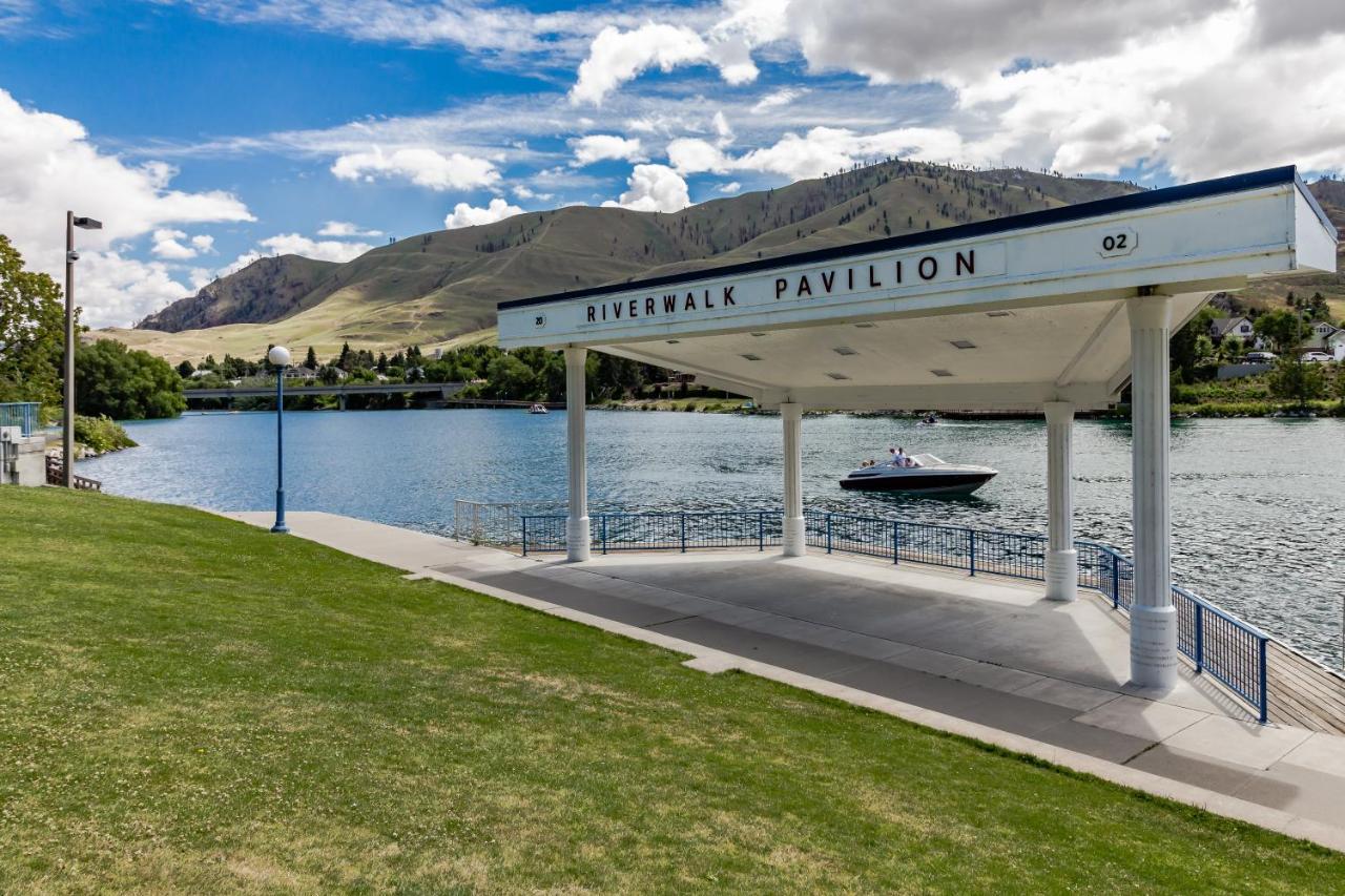 Chelan Resort Suites: Water Sunset מראה חיצוני תמונה
