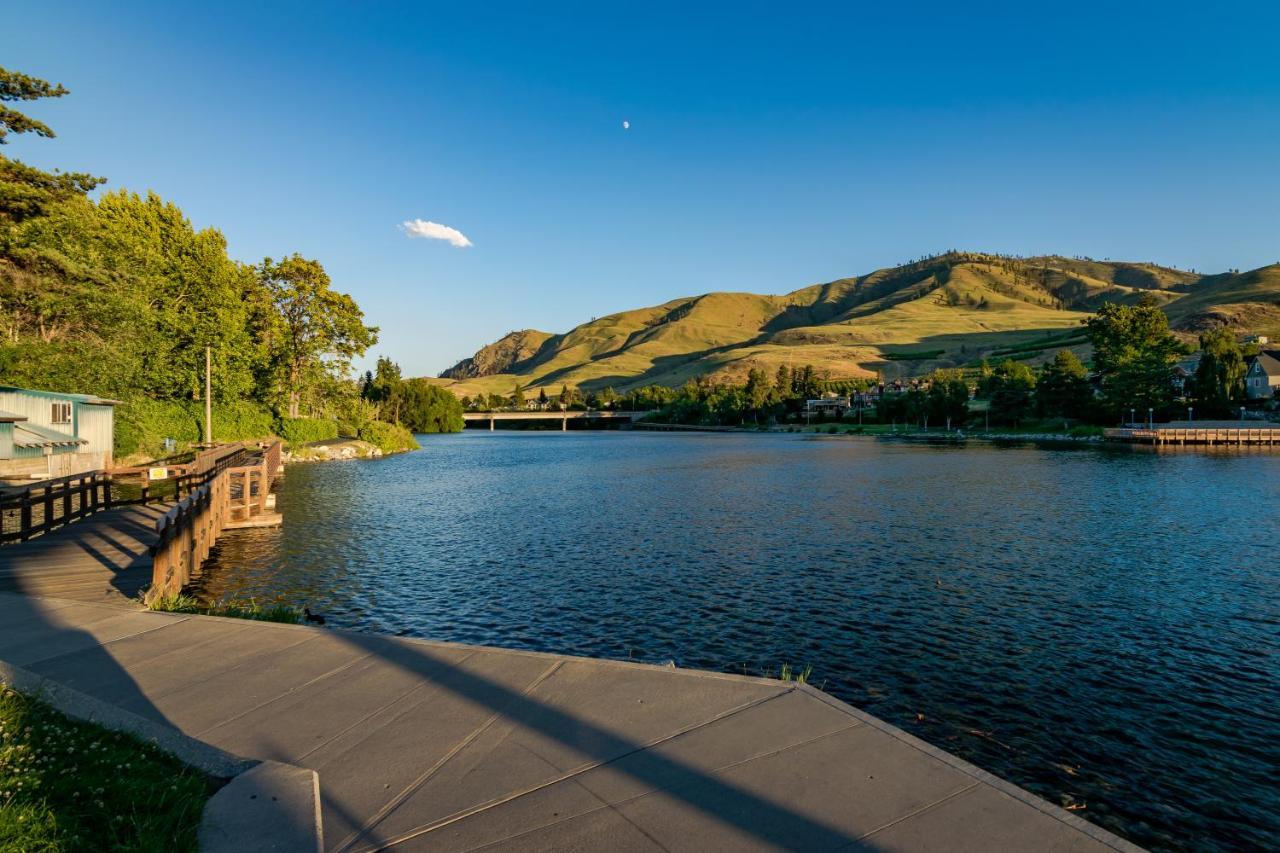 Chelan Resort Suites: Water Sunset מראה חיצוני תמונה